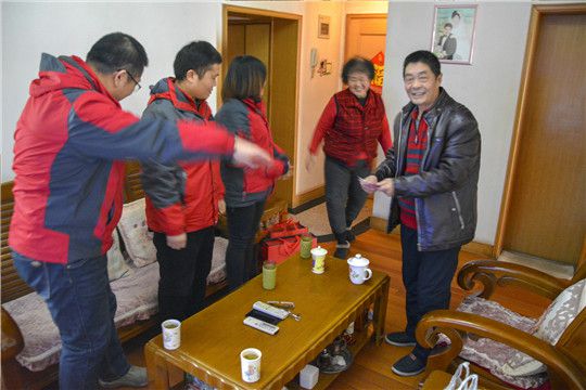 華全集團(tuán)黨支部走訪慰問生病職工黨員