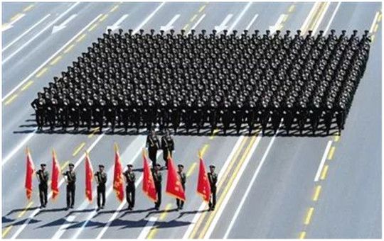 建軍節(jié)！你守衛(wèi)國(guó)家，我們守護(hù)你，華全致敬最可愛的人！