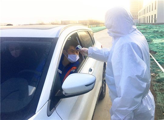 華全黨員同志堅守崗位、靠前指揮，深入疫情防控第一線，及時掌握疫情