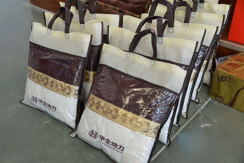 華全集團準備的三八婦女節(jié)禮物