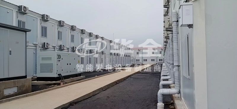 走進河北某方艙隔離點（健康驛站），安裝調試多臺華全500千瓦靜音發(fā)電機組。